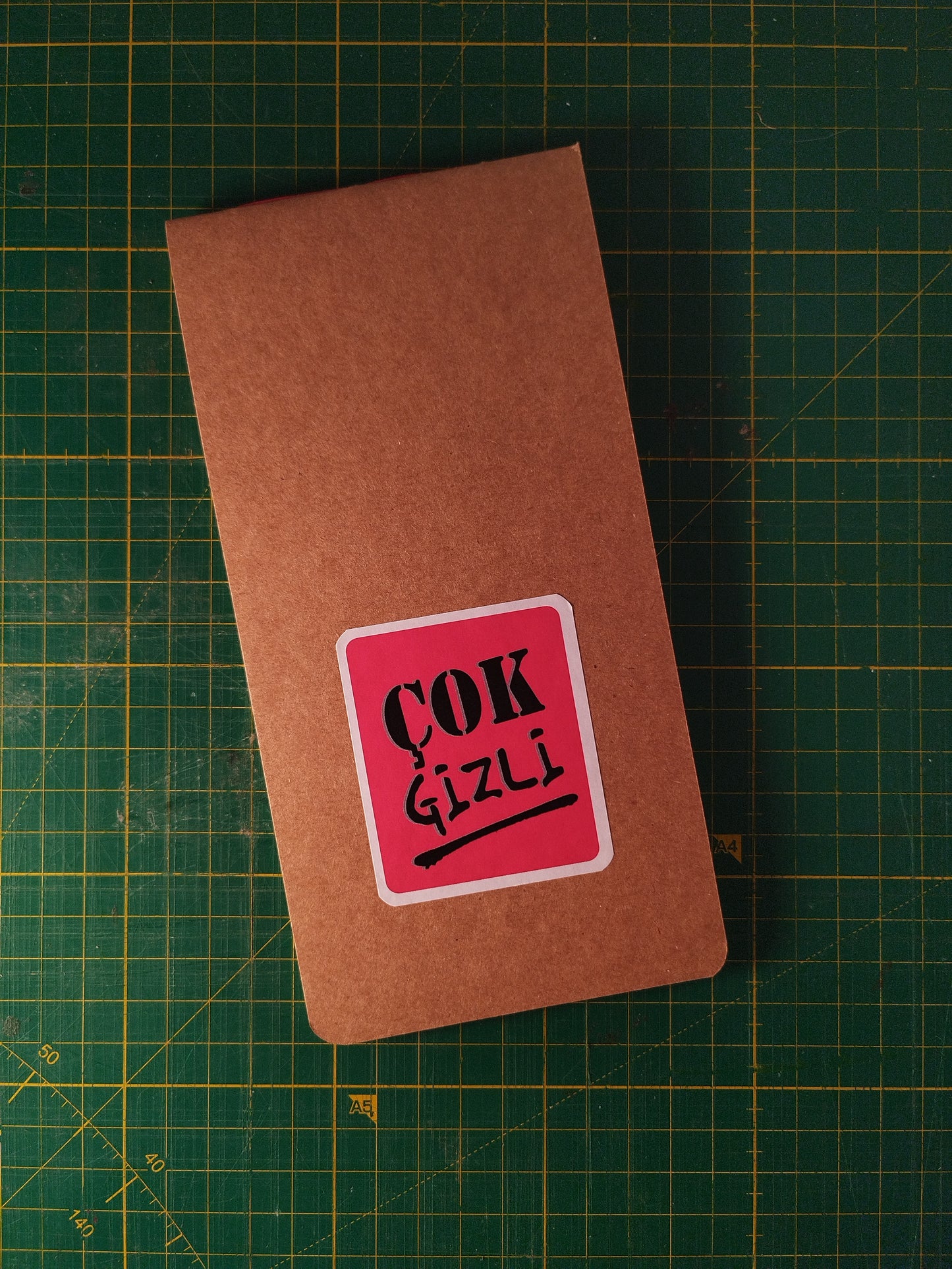 ÇOK GİZLİ - EL YAPIMI İPLİK DİKİŞLİ JOURNALIST DEFTER