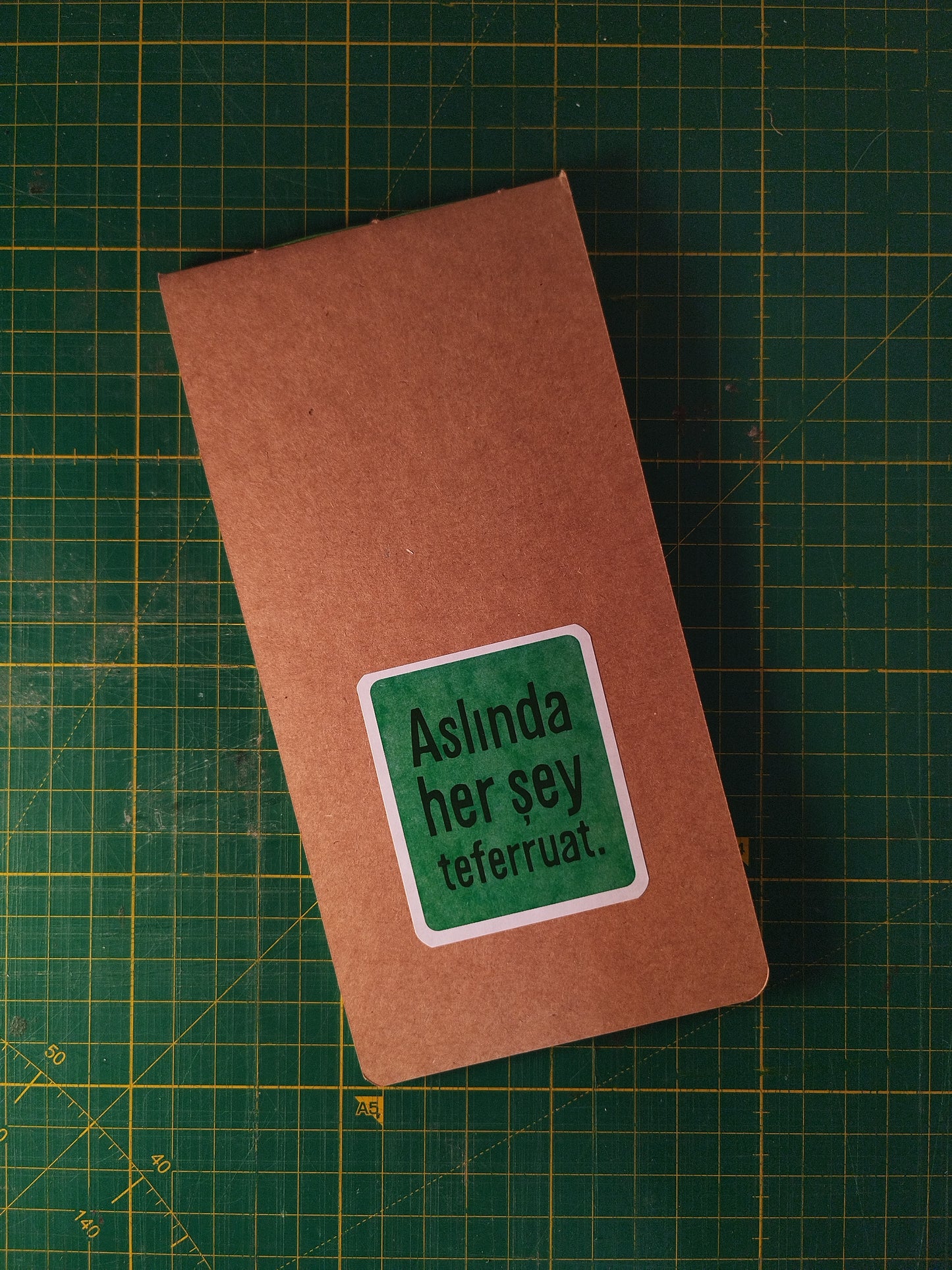 ASLINDA HER ŞEY TEFFERUAT - EL YAPIMI İPLİK DİKİŞLİ JOURNALIST DEFTER